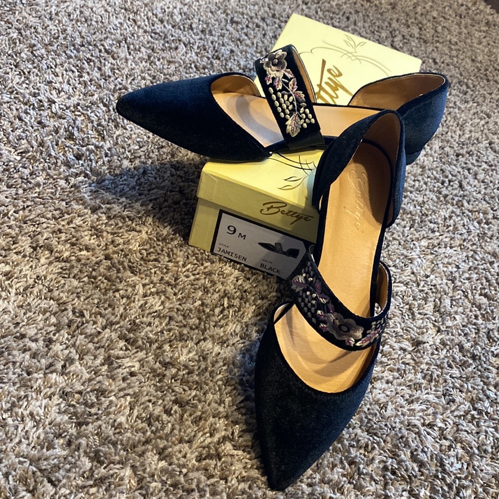 Bettye Mueller Savoy Flats